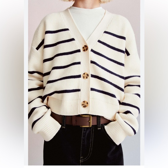 GAP Navy and Cream Button-Up Cardigan - Picture 9 of 9